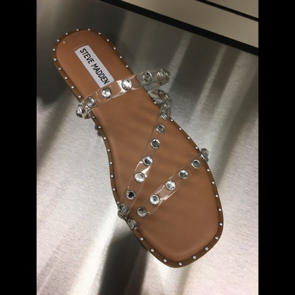 - Steve Maddens Clear Round Studded Flat San…